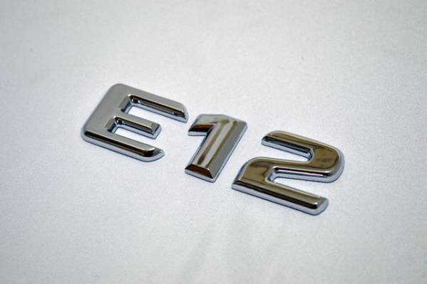 ベンツ風 日産ノート型式エンブレム E12 アルファーベット ロゴ エアロ スポイラー トランク ハッチ フェンダー ホイール ステッカー拍卖