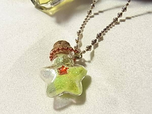 可愛い星の入れ物に黄色い顆粒?砂?入りのネックレス++拍卖