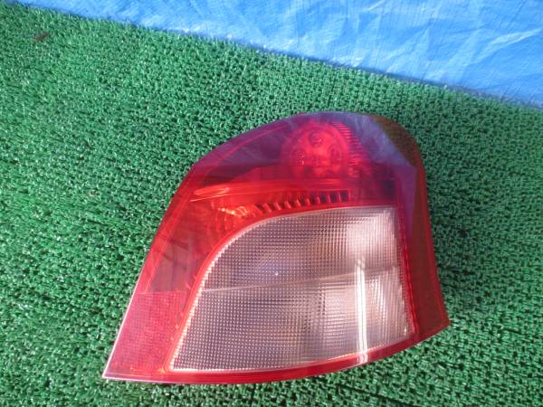 ★☆KSP90 ヴィッツ 純正テールライト 右☆★拍卖