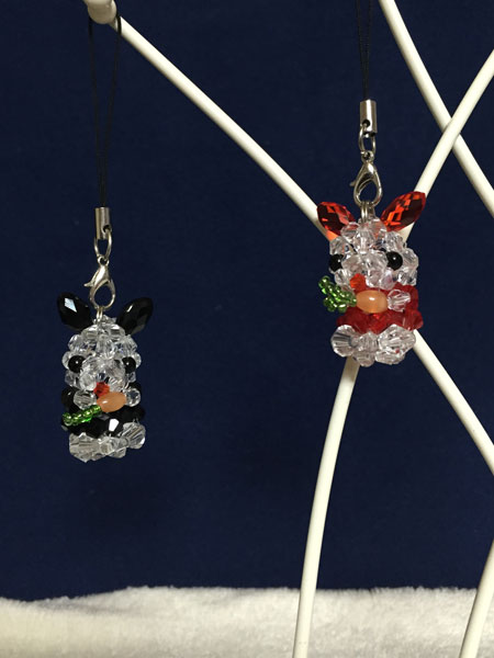 ★ビーズハンドメイド 携帯ストラップ ニンジン食うウサギ 2体拍卖