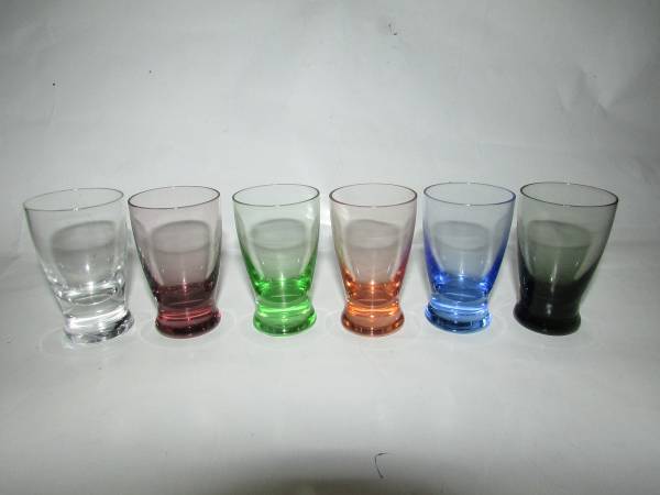 (旧家・蔵出し・古い味わいのある色ガラスショットグラス6種)拍卖