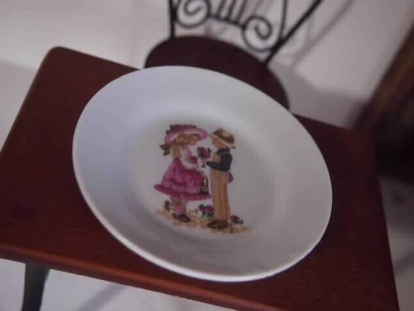 レトロビンテージ雑貨*ミニチュア・カントリーな男の子と女の子の絵柄のケーキ皿☆人形ドールインテリアディスプレイ拍卖