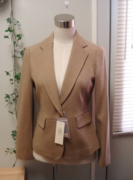 新品タグ付◆Mayleaf◆高級 テーラードジャケット キャメル 11号拍卖