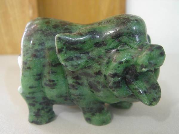 ☆風水、極上品天然AAA級ルビーインゾイサイトのブタ置物A2最後一品拍卖