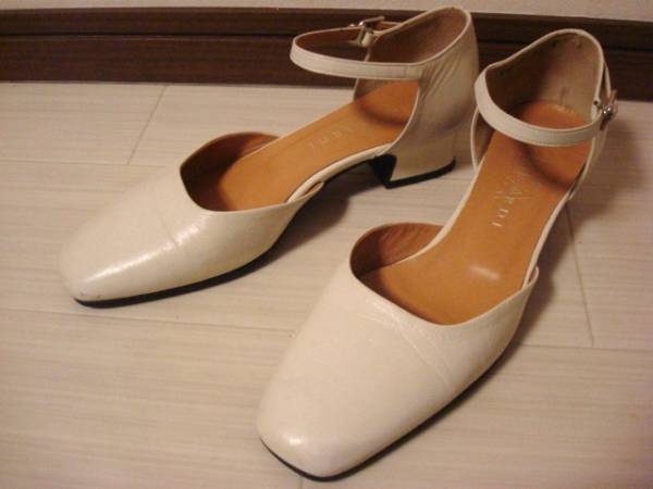 美品 トラサルディ 日本製 白 パンプスヒール サンダル 22.0cm拍卖
