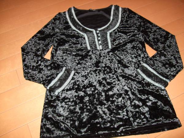 美品○ROSEBUDベロア素材デザイントップス○黒拍卖