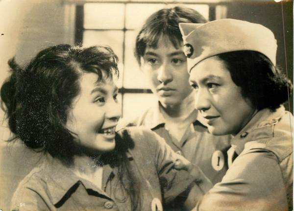 p21285原節子久我美子岡田茉莉子『女囚と共に』スチル拍卖