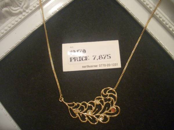 即決☆定価7875円☆葉っぱが揺れる♪ ノースコーナー ゴールドカラーリーフペンダント♪拍卖