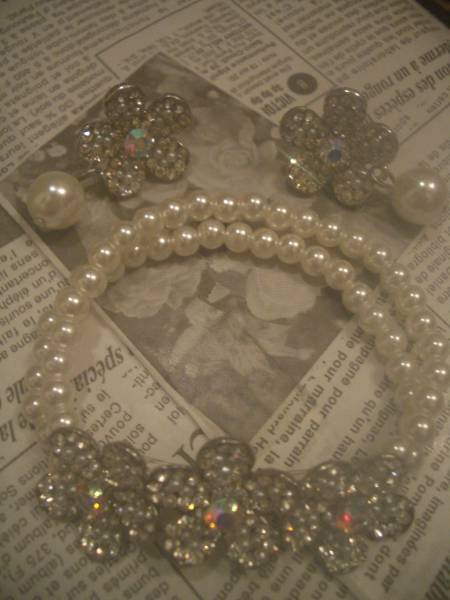 即決☆お花連なりパール&ビジューブレスレット&ピアスの2点セット♪拍卖
