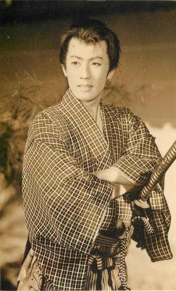 p28037市川雷蔵『潮来出島 美男剣法』ブロマイド拍卖