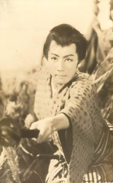 p28044市川雷蔵『潮来出島 美男剣法』ブロマイド拍卖