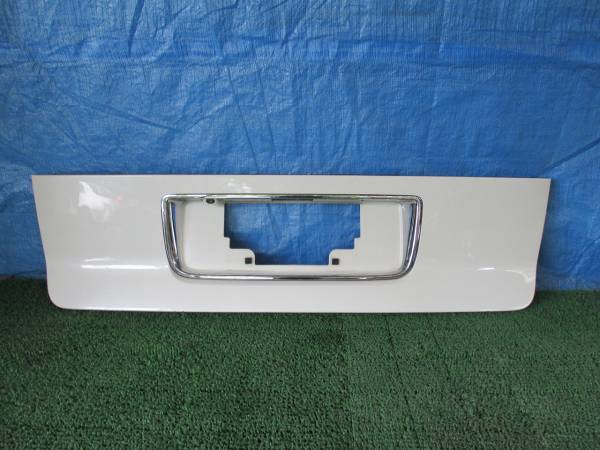 ★☆RR3 エリシオン リアガーニッシュ バックカメラ付き☆★拍卖