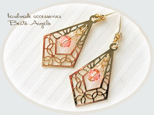 ◇◆+angelo+スワロフスキーとKi透かしのピアス(p-019)ローズピーチ G ピンク シンプル チタン 樹脂 イヤリング 大人可愛い拍卖