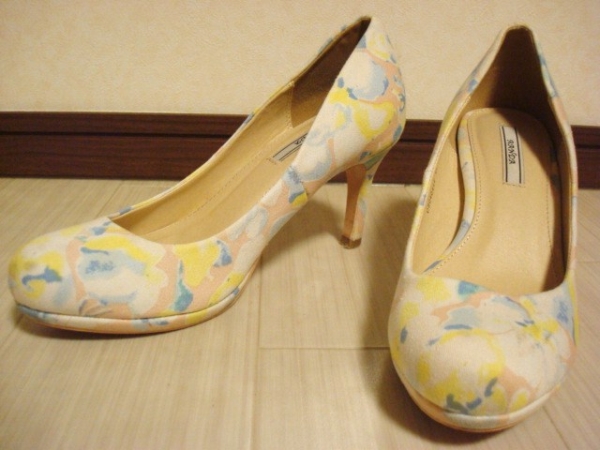 RANDA ランダ 爽やか柄物 布地 パンプスヒール 23.0cm 白ピンク拍卖