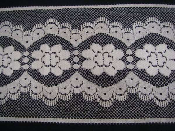 R37 新品 オフシロ 生成り 幅広レース 花柄 ハンドメイドに!2.5m拍卖