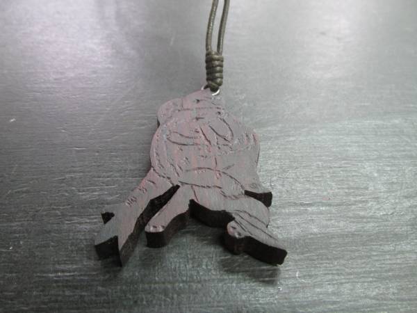 紫檀オイルフィニッシュかえるとうさぎの噛み付き相撲ペンダント拍卖