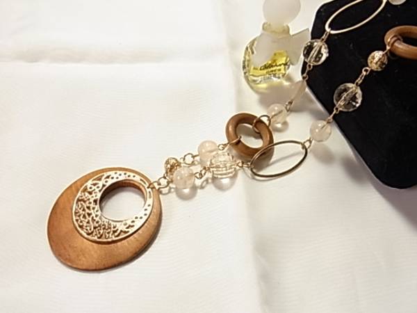 アジアン調◎木製トップにビーズデザインの革紐ネックレス●++拍卖