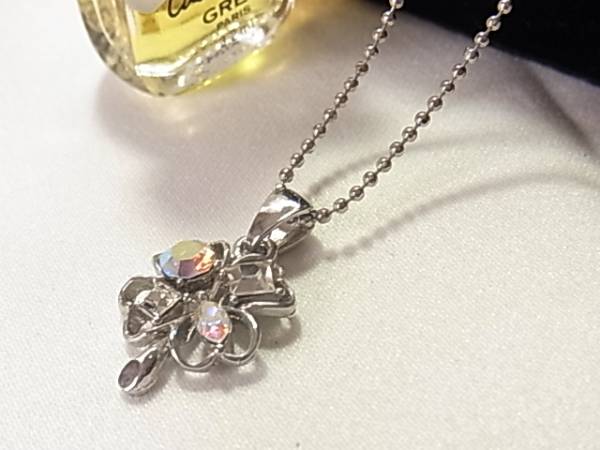 綺麗に輝くジュエルストーン☆四葉のクローバー型ネックレス▲拍卖