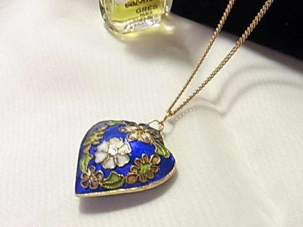 ☆オリエンタルデザイン☆青いハートの形に柄模様のネックレス拍卖