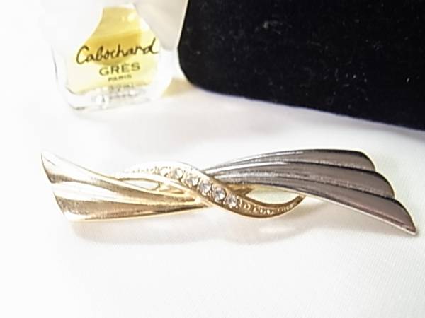 金色と銀色のコンビが綺麗☆ラインストーン輝くブローチ◎拍卖