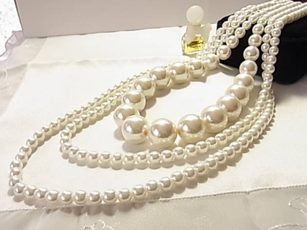 ★豪華プラスチックパールの3連ゴージャス感の素敵なネックレス拍卖
