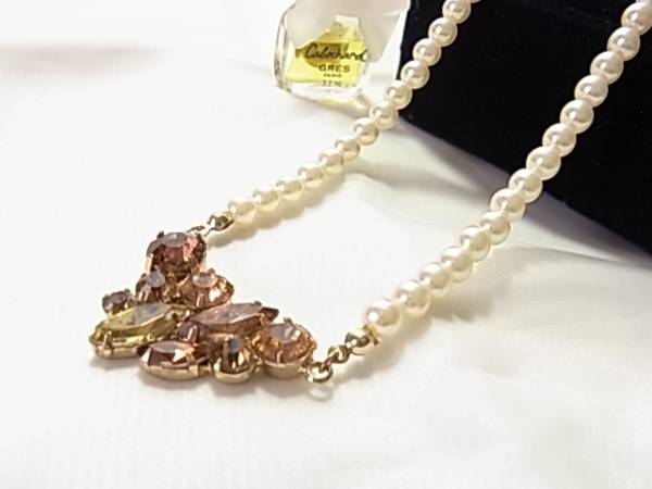 ♪小粒のプラスチックパールにジュエルストーン輝くネックレス拍卖