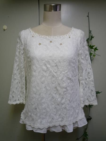 アプワイザーリッシェ*透かし編み刺繍カットソー ビジュー付き 2拍卖