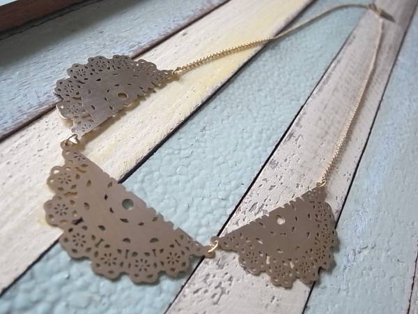 ♪40%OFFsale♪\3333- \1980スカシレース柄ネックレス拍卖