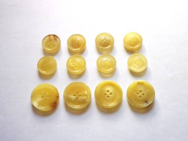 水牛ボタン 14mm8個 19mm4個 イタリアサイズ 貴重ベージュ 1着分拍卖