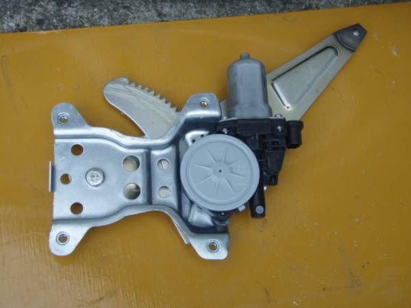 H25 L675S ミラ ココア リア右ドア 後席右後ろドア パワーウインドー レギュレーター 85720-B2021 / 1277km拍卖