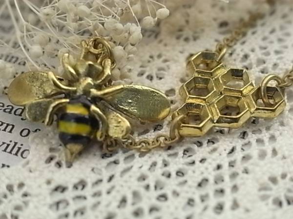 ◆新入荷◆ミツバチ&蜂の巣ネックレス拍卖