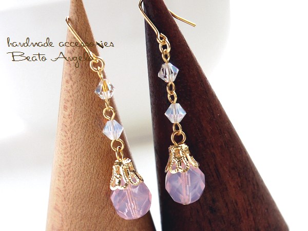 ◆◆+angelo+チェコビーズとスワロフスキーのピアス(p-368)ミルキーピンク G FP001 チタン 樹脂 イヤリング拍卖