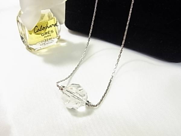 水晶のような美しいガラス風ビーズ1粒の上品なネックレス▽拍卖