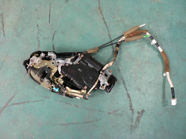 H13 UCF31 ドアロックアクチュエーター 左後拍卖