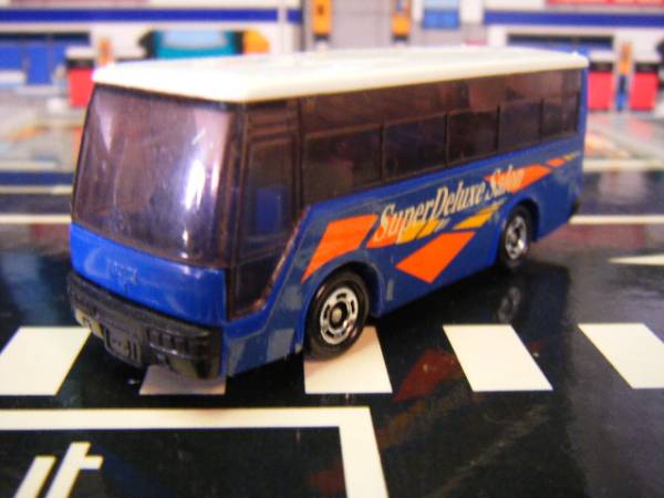 トミカ242 いすゞスーパーハイデッカー1988 スーパーデラックス拍卖