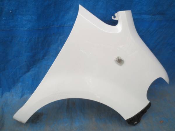 ★☆NNP10 ポルテ フェンダー 右 ホワイト☆★拍卖