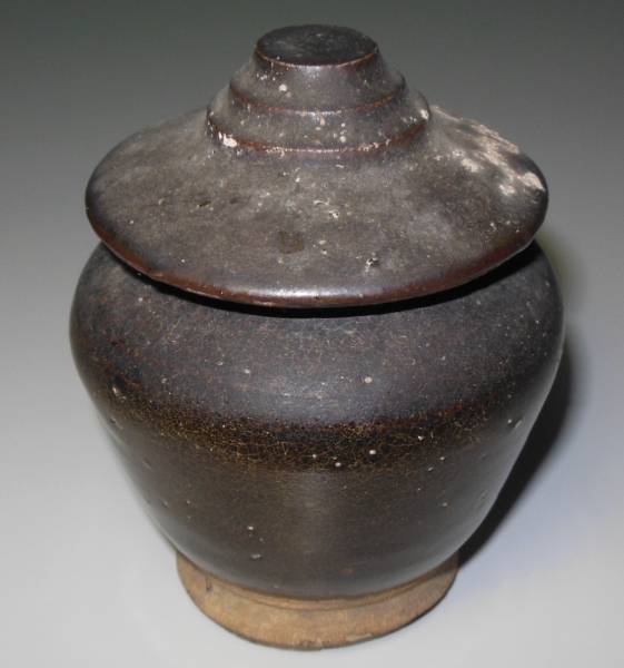 宋朝初期 黒釉 仏舎利塔形 舎利壺 仏教美術拍卖
