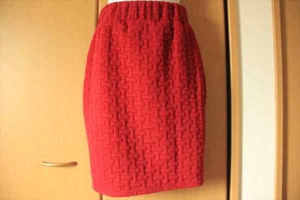 ★新品タグ付き!裏地付 ふくれ加工 ペンシルタイト スカート 濃赤系サイズМ★拍卖