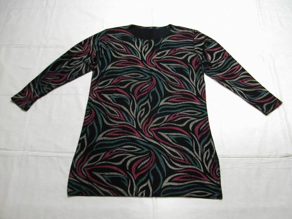 ■美品:モダン柄ストレッチ素材プルオーバーM-Lサイズ向き Dn483拍卖