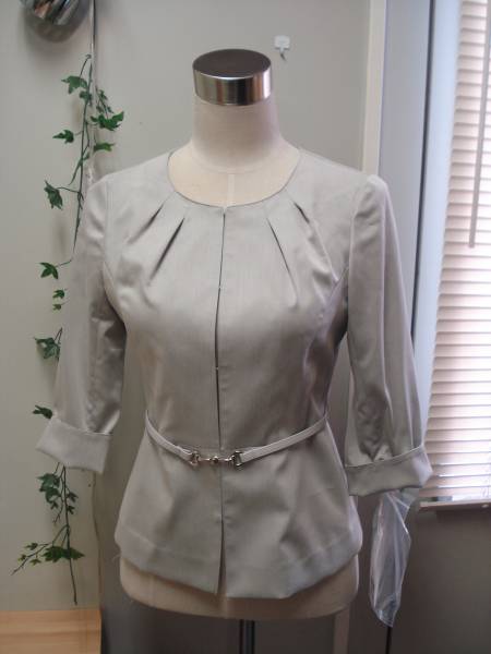 新品タグ付◆Mayleaf◆薄手ナローベルト付ジャケット*グレー 7号拍卖