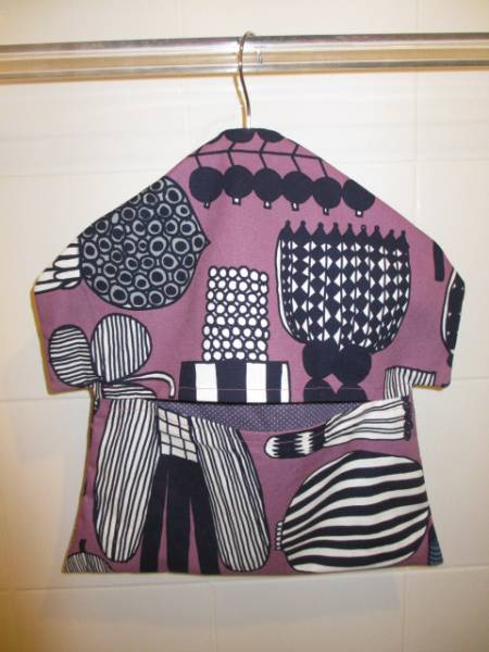 国内発送ハンドメイド・☆マリメッコ生地☆洋服型小物入れ拍卖