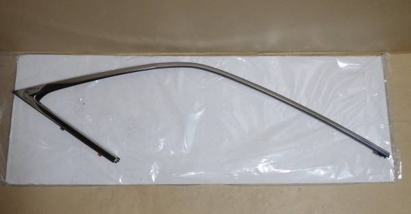 即決 クラウン ウィンドウモール 右リア ※送込拍卖