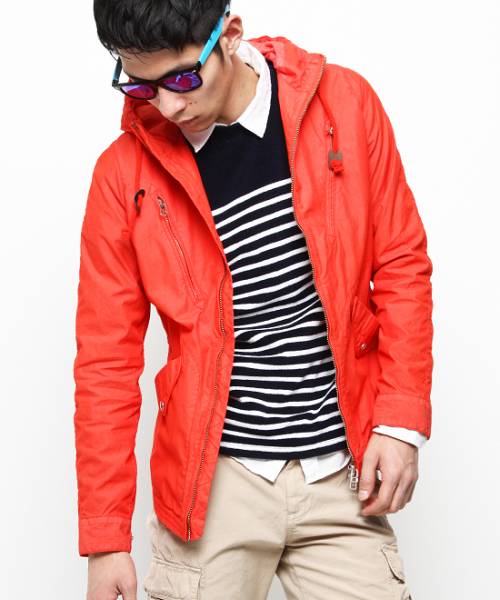 新品マウンテンパーカーM【VANQUISH製品染めVJJ2122】赤拍卖