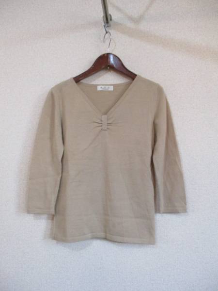 avvベージュリボンモチーフVネックニット(USED)120915)拍卖