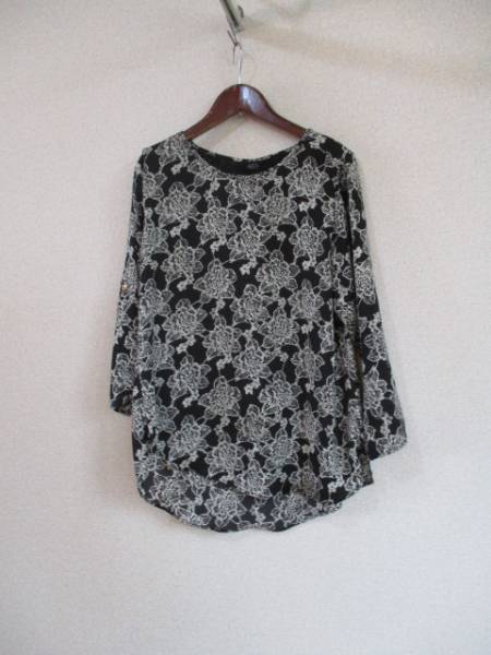 AZULbymoussy黒地花柄プリント長袖プルオーバー(USED)73016)拍卖