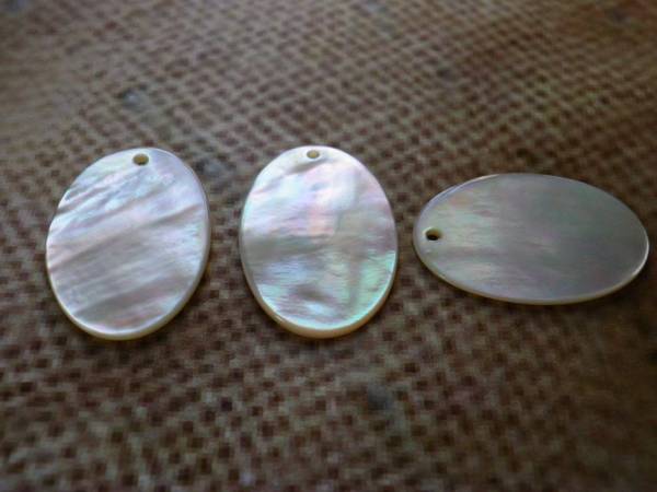 ◆◇白蝶貝 だ円 パーツ 上部に1H アクセに 30×20mm 3個◇◆拍卖