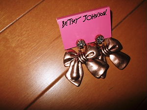 新品タグ即決●Betsey Johnsonリボンピアス●5500円拍卖