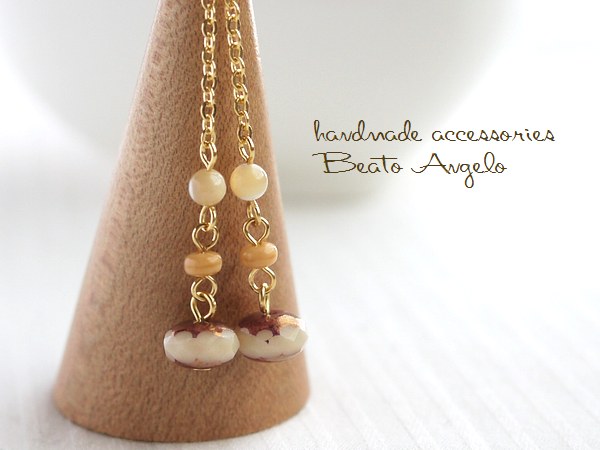 ◆◆+angelo+チェコ ボタンカットビーズのピアス(p-001)キャラメル 天然石 MOP 3連 チェーン拍卖