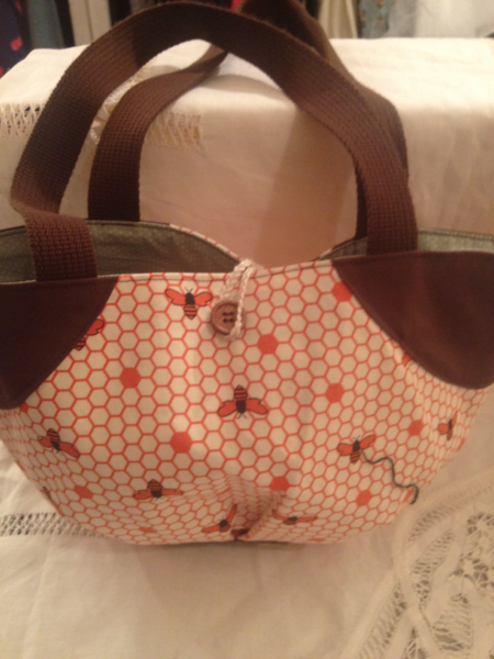 ハンドメイド★ 手提げバッグ 北欧柄 ハチ拍卖