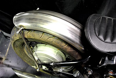 DS400用リブフェンダー キット ドラッグスター400用リアフェンダー 鉄製 ストラッツ ブラケット ボルト等が付属するセット商品です拍卖